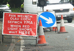 A road sign in Welsh and English